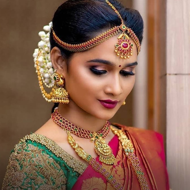 bride with a Jewellery