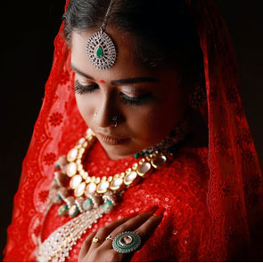 bride with a Jewellery
